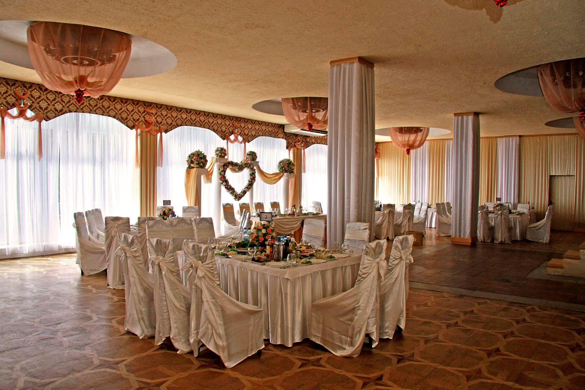 Druzhba Hotel And Restaurant Kharkiv Eksteriør bilde